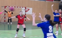 Starší žačky se silným soupeřem podaly snaživý výkon, ale na výhru to nestačilo